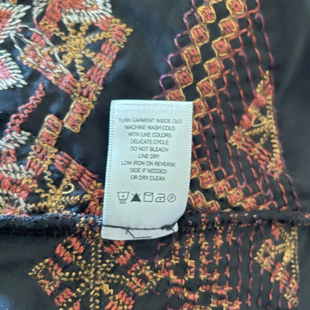 Embroidered Velour Duster. - Picture 7 of 8